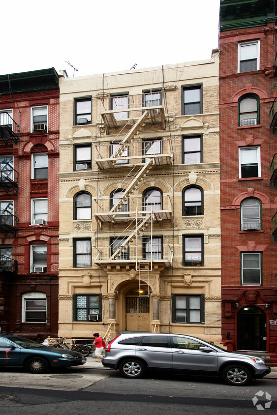 Building Photo - 117 Henry St