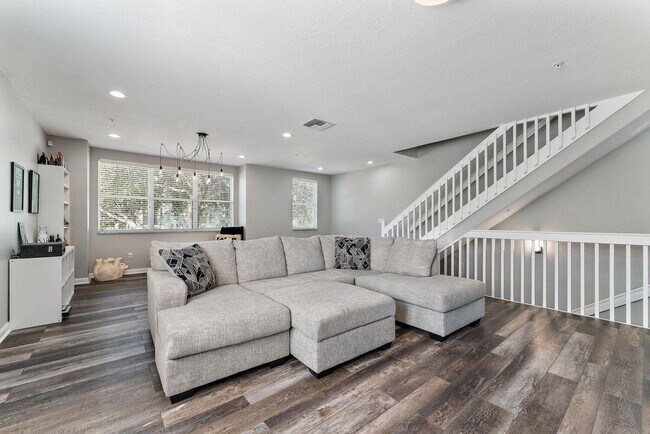 Foto del edificio - 500 Pacific Grove Dr