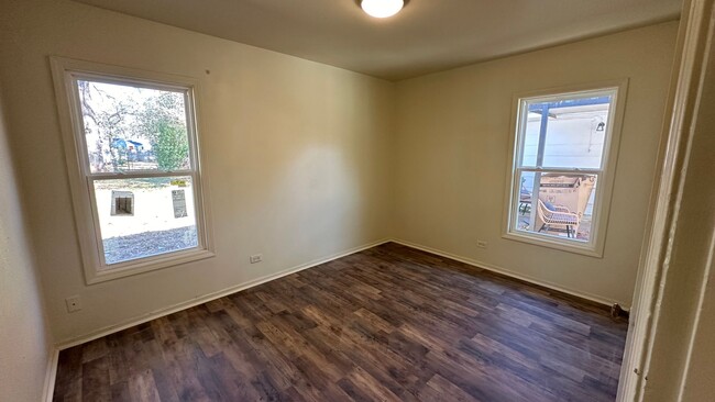 Building Photo - Beautiful 2 bed Home!