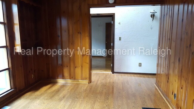 Foto del edificio - 5905 Jeffreys Grove School Rd