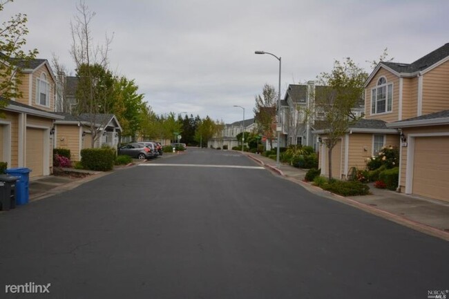 Building Photo - 521 Laurel Grove Cir