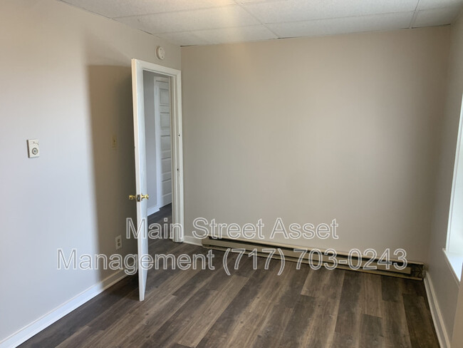Building Photo - 235 Maclay St