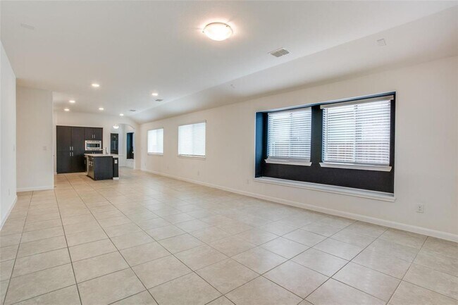 Building Photo - 1304 Rosebush Rd