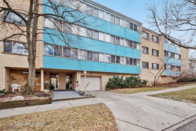 Building Photo - 737 Ridge Ave