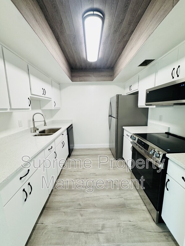 Foto del edificio - 3154 Pine Tree Ave