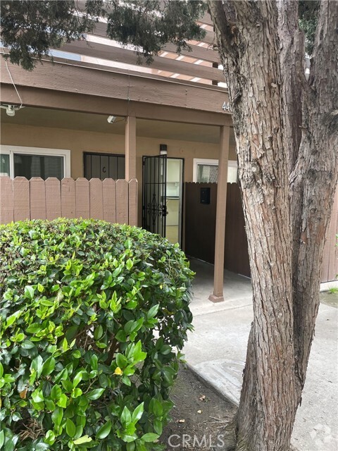 Building Photo - 440 W Orangewood Ave