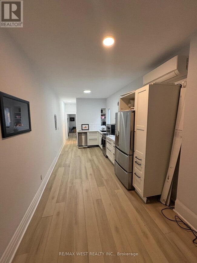 Photo du bâtiment - 328 High Park Ave