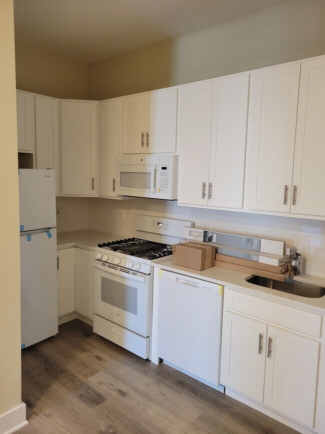 Kitchen - 118 Elm St
