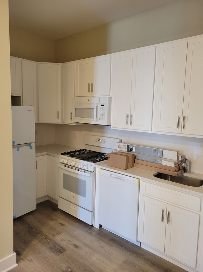 Kitchen - 118 Elm St