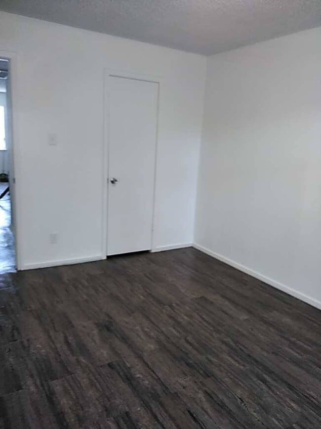 Foto del edificio - 621 Baker St