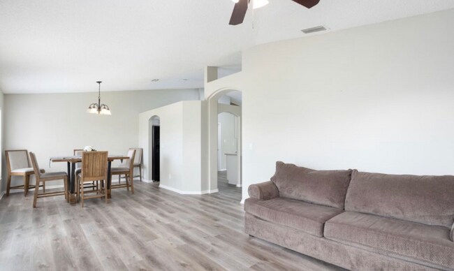 Building Photo - 670 Londonderry Cir SE