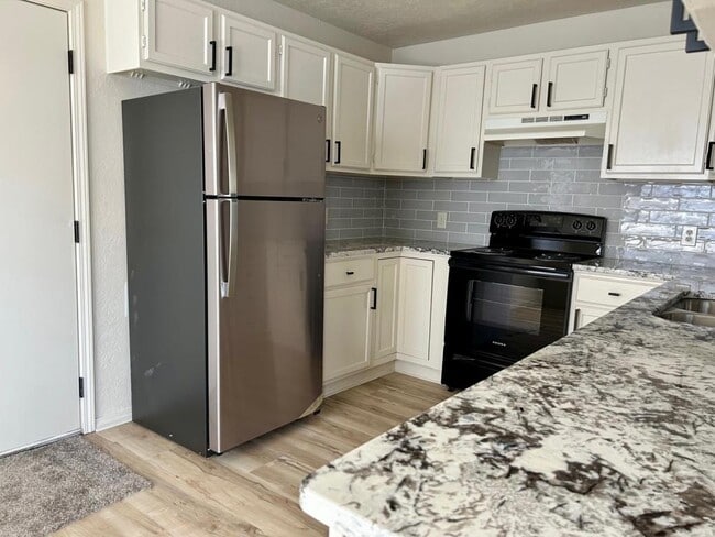 Building Photo - 1214 NW Columbia Ave