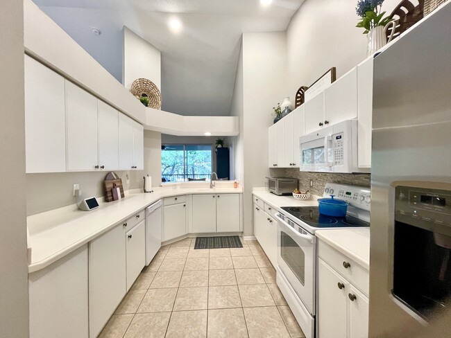 Foto del edificio - 8125 Celeste Dr
