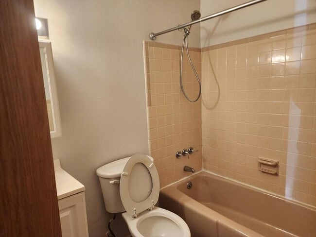 Building Photo - 25 Alexander Dr