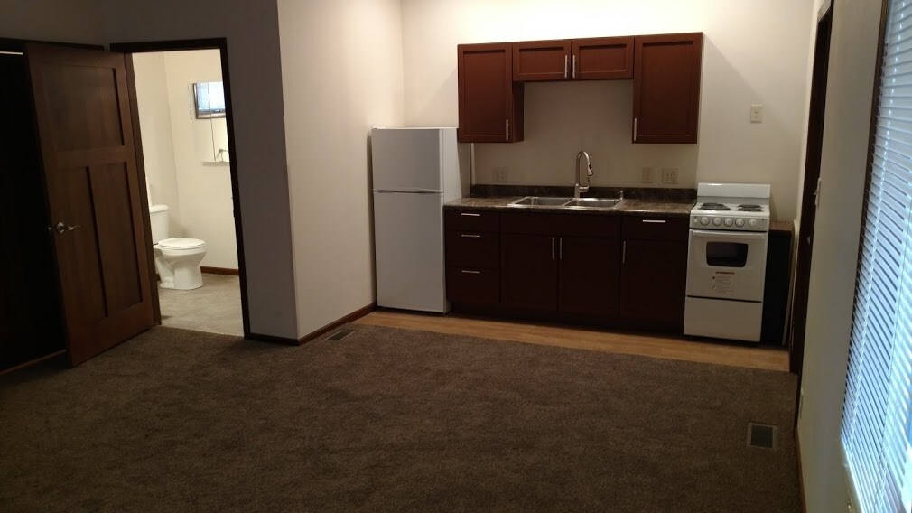 Kitchen - 614 Mulberry Ave