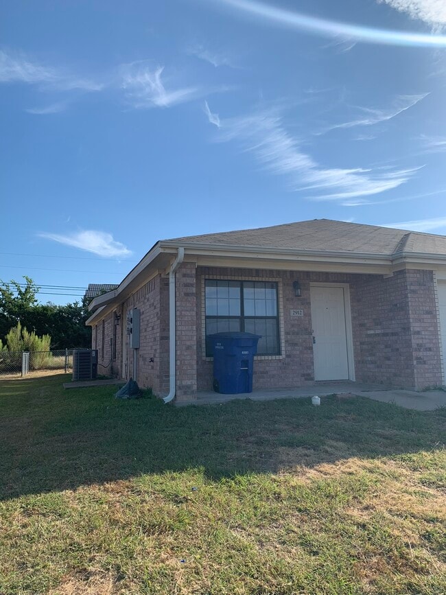 Building Photo - 2912 Ashley Dr