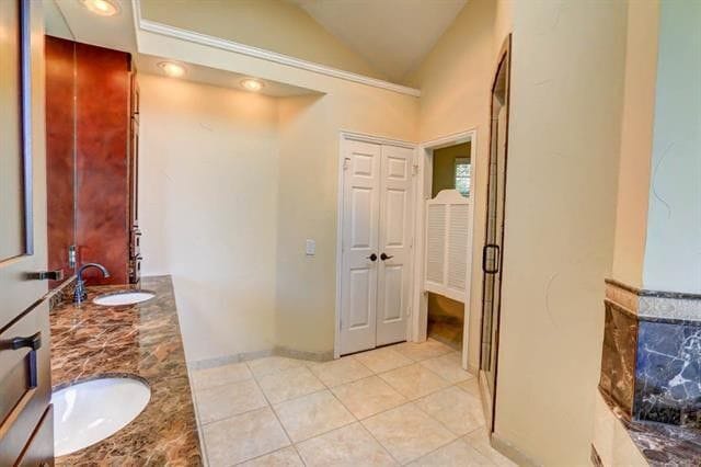 Spacious master en-suite bath lends a spa like escape to the master suite - 602 Brookhollow Dr