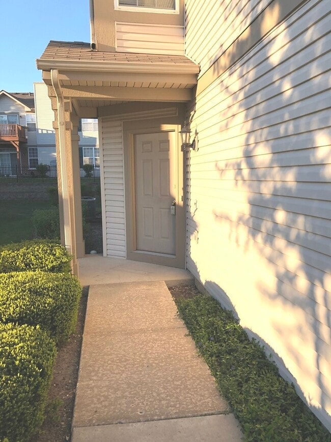 Building Photo - 551 N Fox Trail