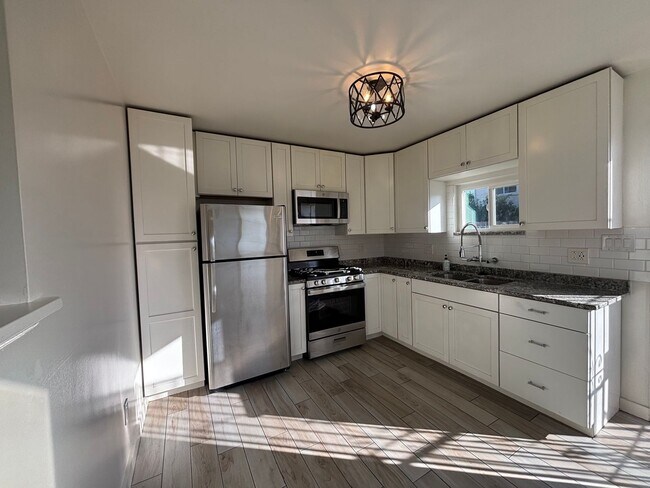 Foto del edificio - Coastal Comfort in Imperial Beach – 2 Bed, 1 Bath Home with Private Garage