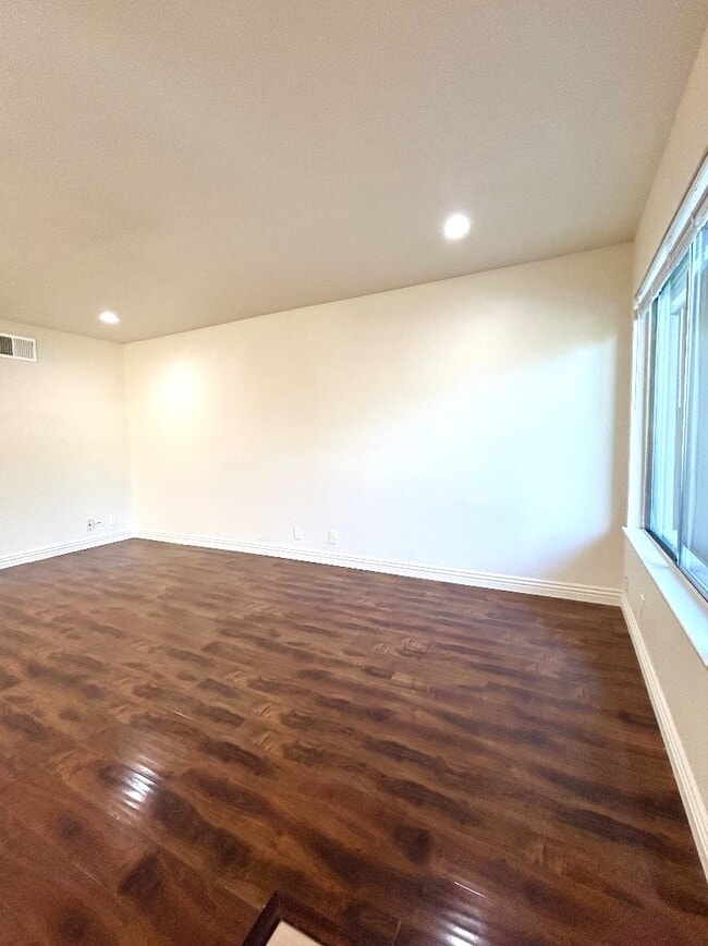 Building Photo - 942 Summerside Dr
