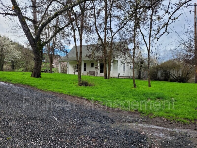 Foto principal - 1195 Roberts Mountain Rd