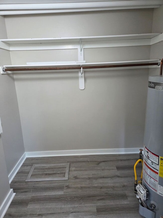 Foto del edificio - 3 bed 1 bath, 1 car detached garage, newly...