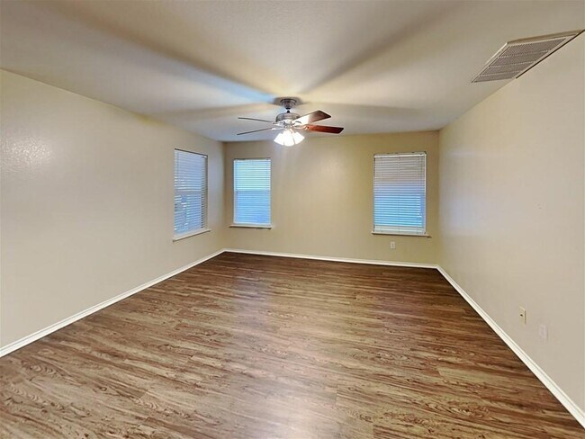 Building Photo - 3510 Avalon Castle Dr