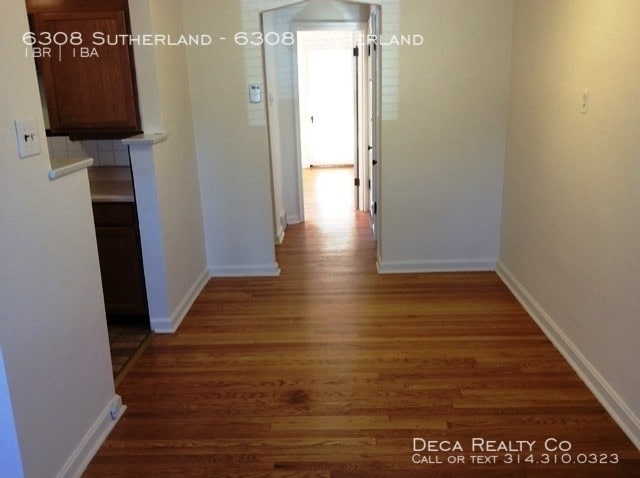 Building Photo - 1 Bedroom Apartment