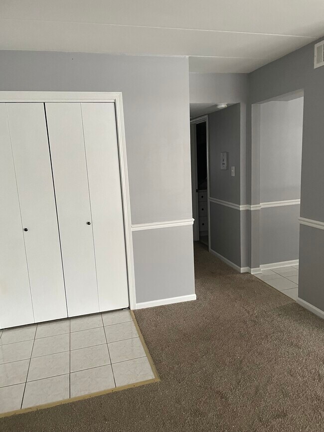 Entry - 9960 W 153rd St