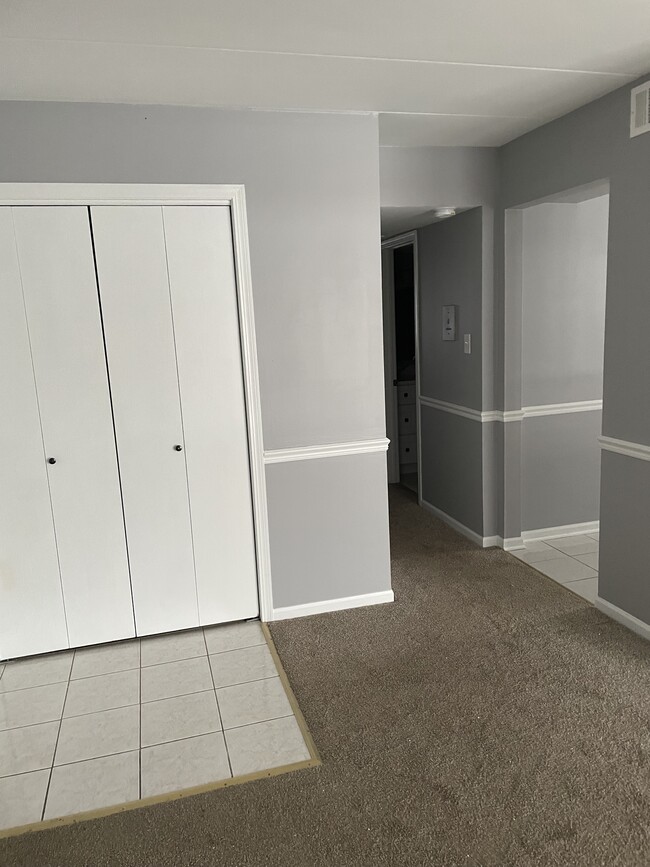 Entry - 9960 W 153rd St