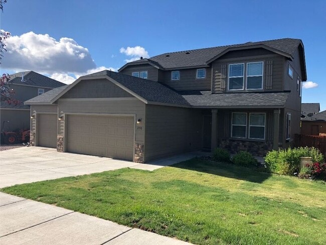 Building Photo - 2350 NW Hazelwood Ave