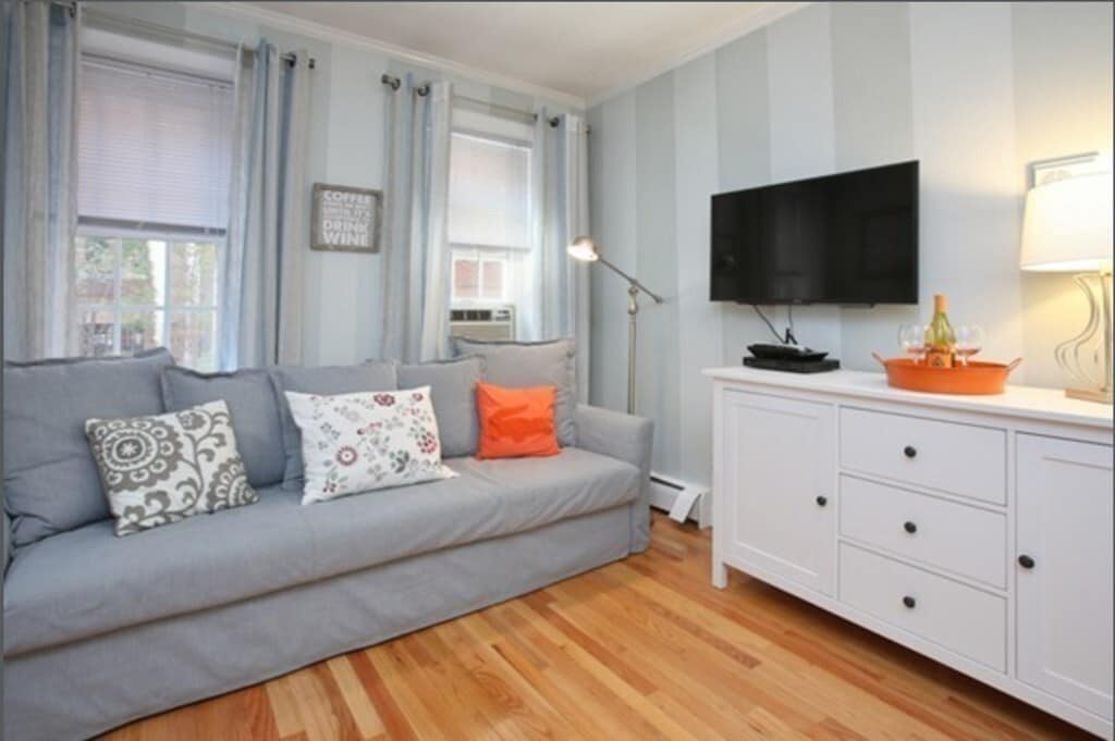 Primary Photo - 39 Juniper St