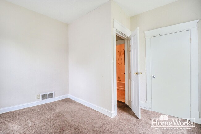 Foto del edificio - 1131 E Bowman St