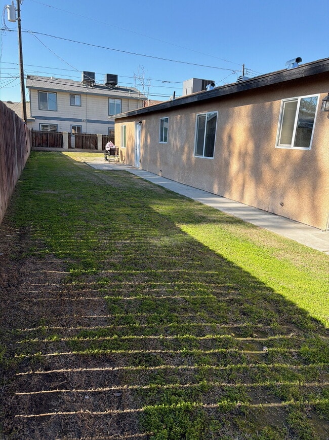 Building Photo - 3709 Jewett Ave