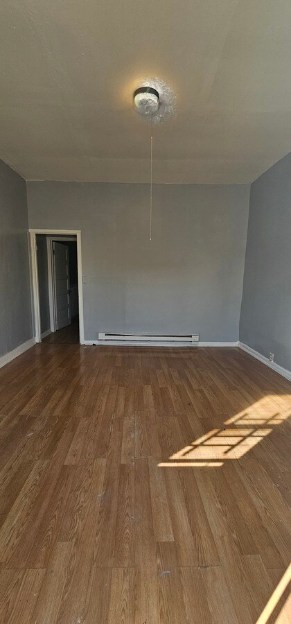 Building Photo - 1550 Clifton Ave