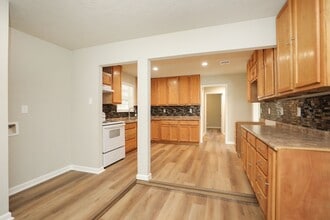 Building Photo - 913 Avenue M