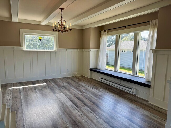 Foto del edificio - Charming Craftsman in Bandon Heights | 3 Bed / 2 Bath | Ocean & River Views