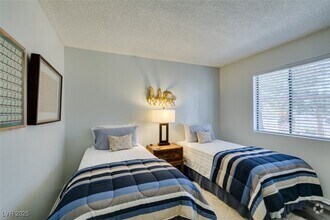 Building Photo - 1005 Sulphur Springs Ln