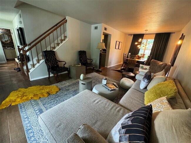 Foto del edificio - 6904 Langston Dr