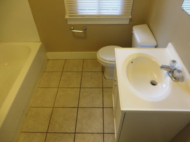 Building Photo - 1125 Wilt St