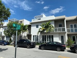 Building Photo - 6315 NW 105th Ct