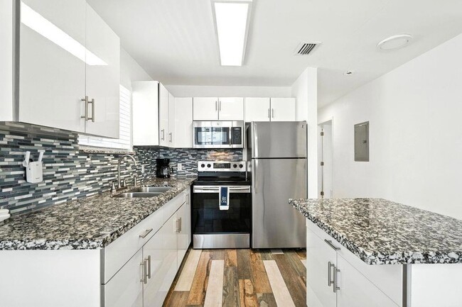 Photo - 343 Van Buren St Apartment