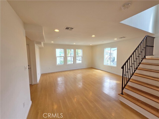 Foto del edificio - 5321 Auckland Ave