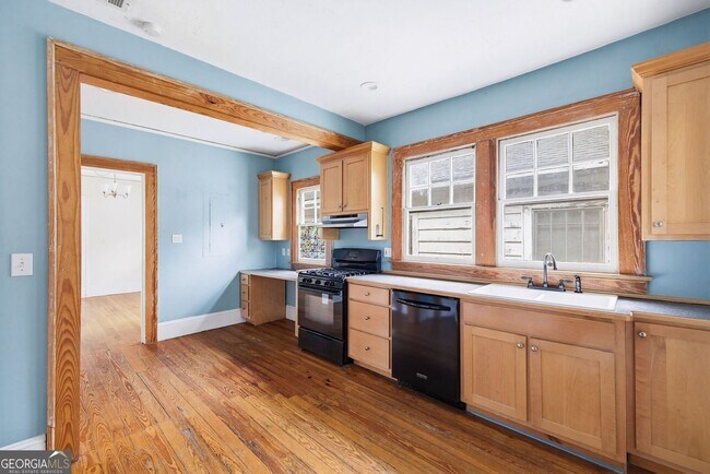 Foto del edificio - 114 E Maple St