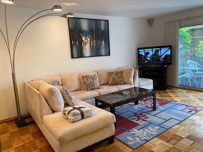 Sala de estar - 1720 Halford Ave