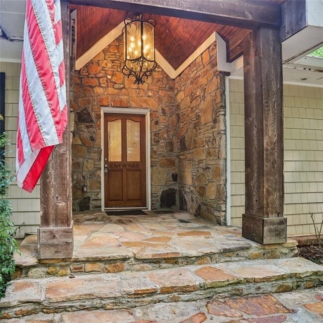 Foto del edificio - 3859 Peachtree Dunwoody Rd