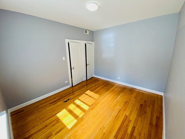 Foto del edificio - 4165 S Archer Ave