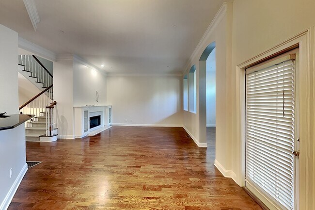 Foto del edificio - 3008 Montclair Cir SE