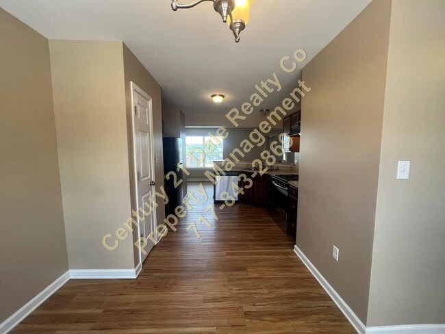 Building Photo - 210 Royal Dr