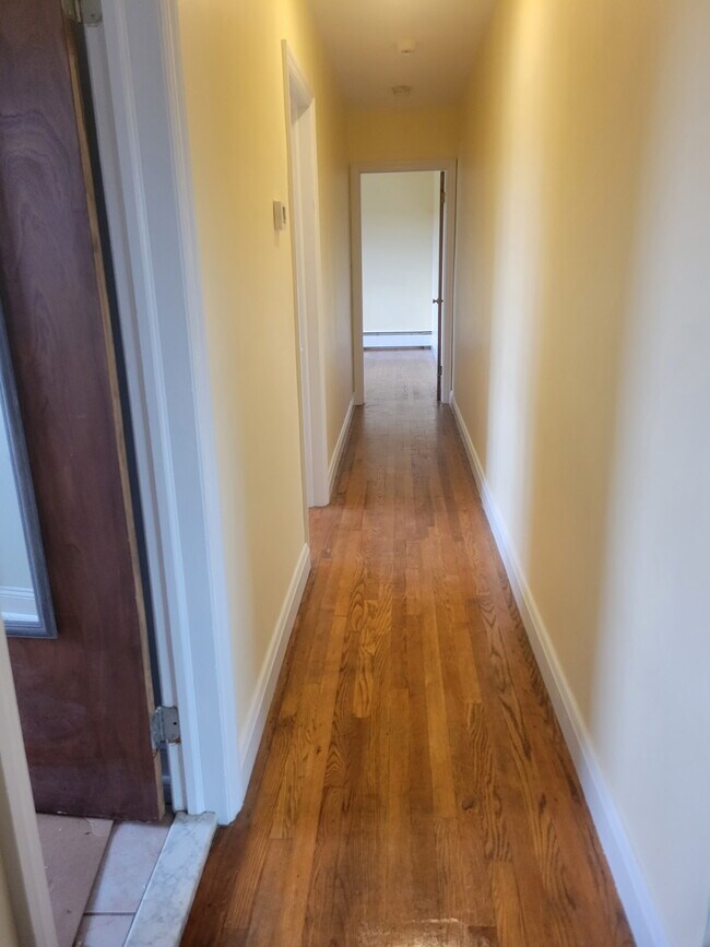 Building Photo - 420 Hiobs Ln